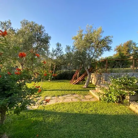Laura, Fronte Piscina E Giardino Privato Villasimius