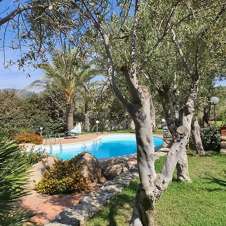 Laura, Fronte Piscina E Giardino Privato Βίλα *