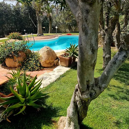 Willa Laura, Fronte Piscina E Giardino Privato Villasimius