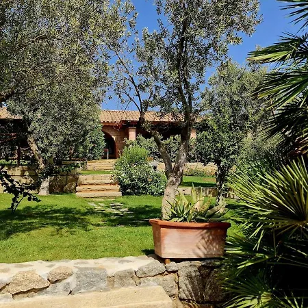 Βίλα Laura, Fronte Piscina E Giardino Privato Villasimius