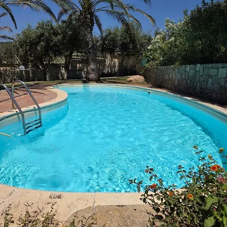Laura, Fronte Piscina E Giardino Privato Willa