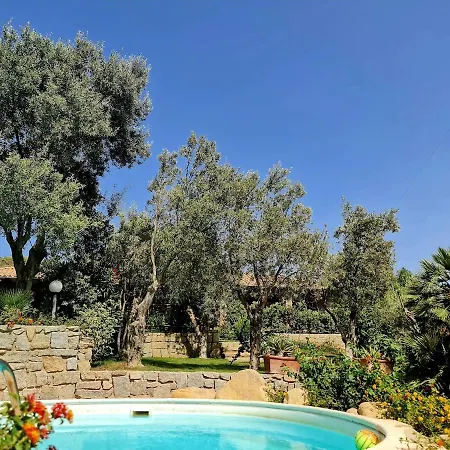 Laura, Fronte Piscina E Giardino Privato Βίλα